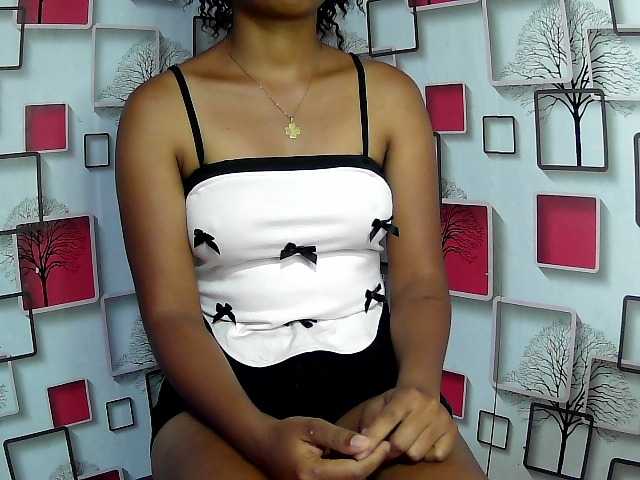 Larah00 live cam on BongaCams