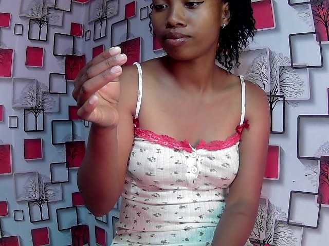 Larah00 live cam on BongaCams
