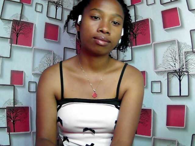Larah00 live cam on BongaCams