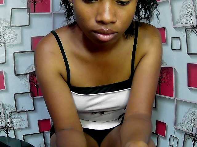 Larah00 live cam on BongaCams