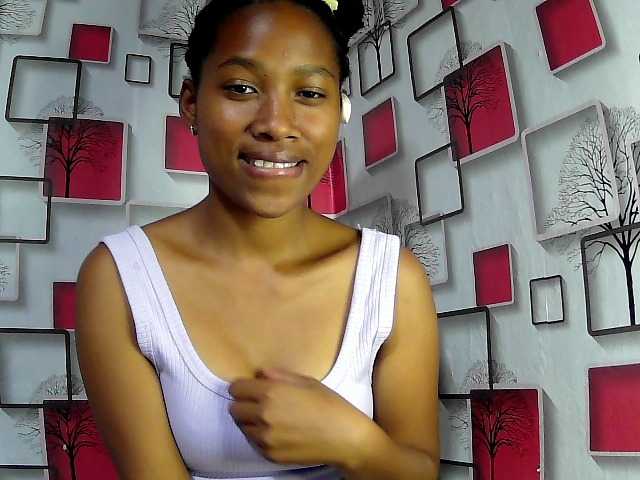 Larah00 live cam on BongaCams