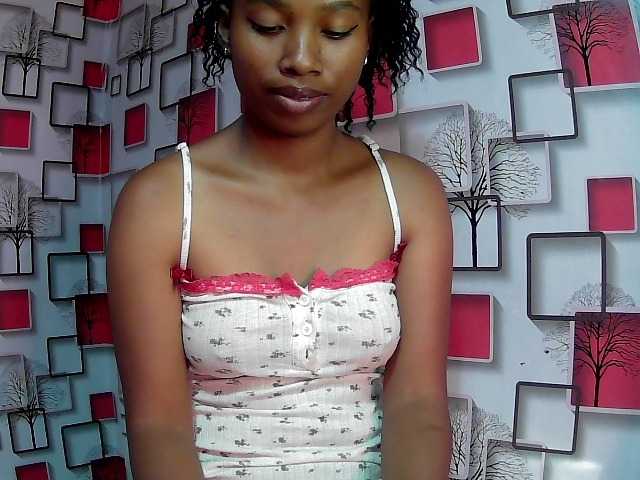 Larah00 live cam on BongaCams