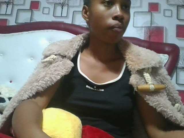 Larah00 live cam on BongaCams