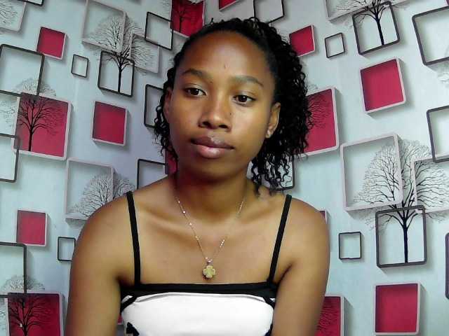 Larah00 live cam on BongaCams