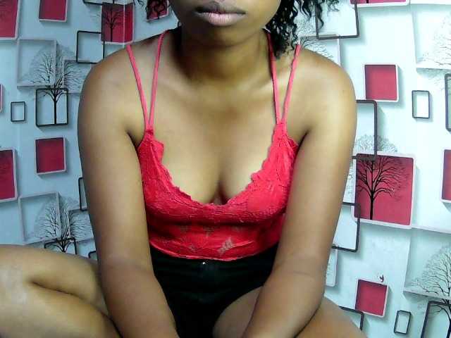 Larah00 live cam on BongaCams