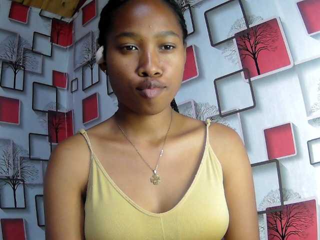 Larah00 live cam on BongaCams