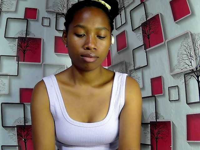 Larah00 live cam on BongaCams