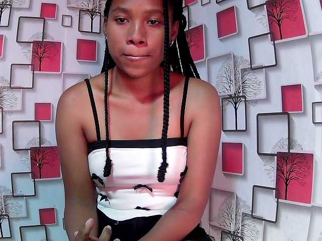 Larah00 live cam on BongaCams
