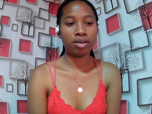 Larah00 live cam on BongaCams