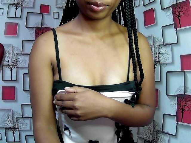 Larah00 live cam on BongaCams