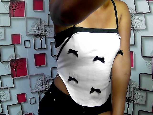 Larah00 live cam on BongaCams