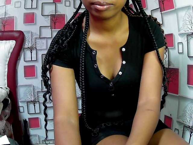 Larah00 live cam on BongaCams
