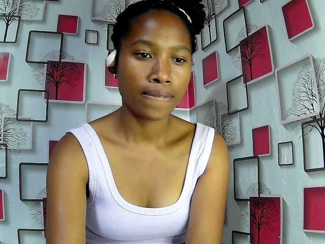 Larah00 live cam on BongaCams