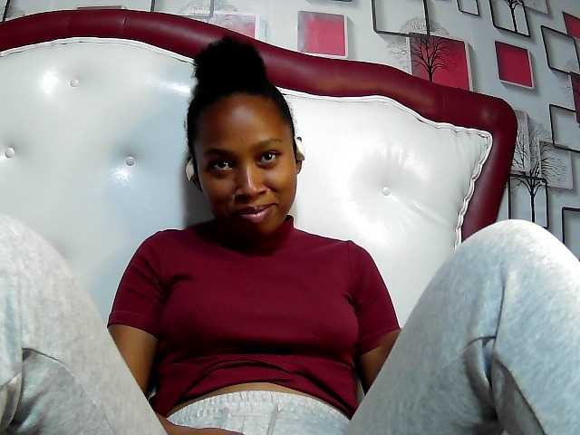 Larah00 live cam on BongaCams