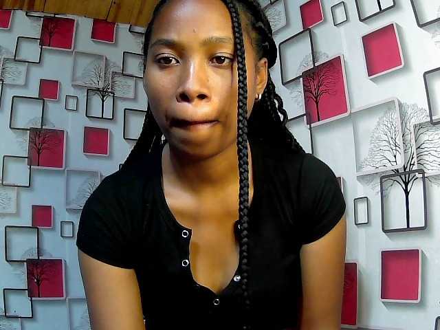 Larah00 live cam on BongaCams