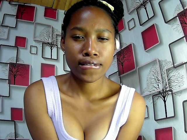 Larah00 live cam on BongaCams