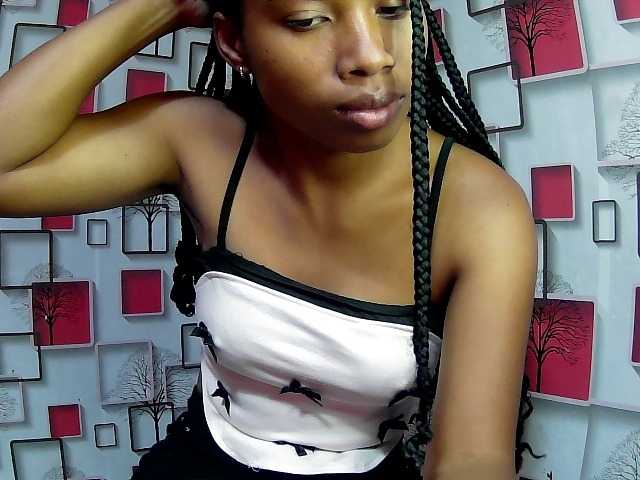 Larah00 live cam on BongaCams
