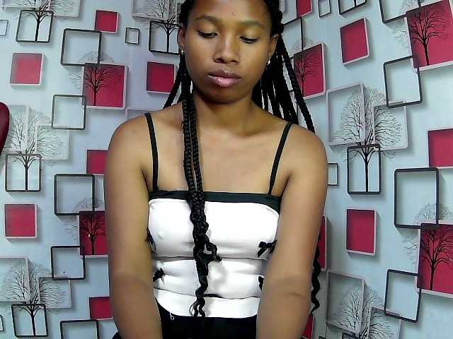 Larah00 live cam on BongaCams