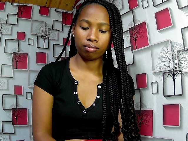 Larah00 live cam on BongaCams