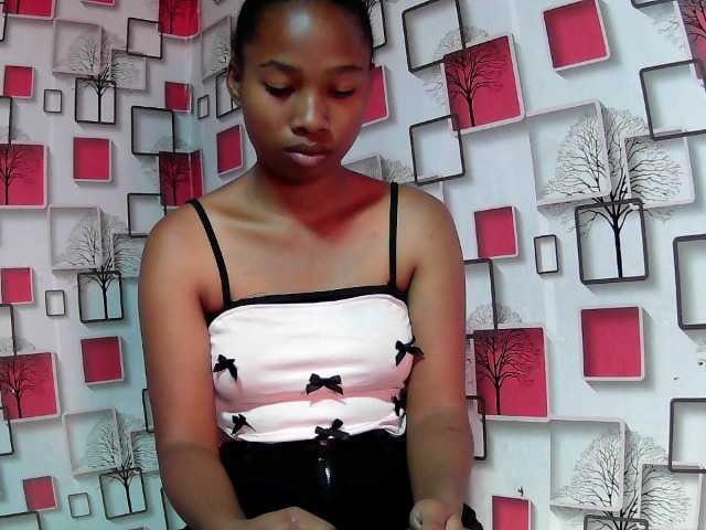Larah00 live cam on BongaCams