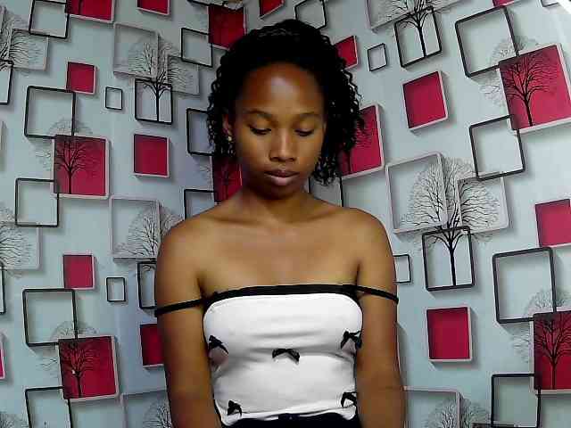 Larah00 webcam