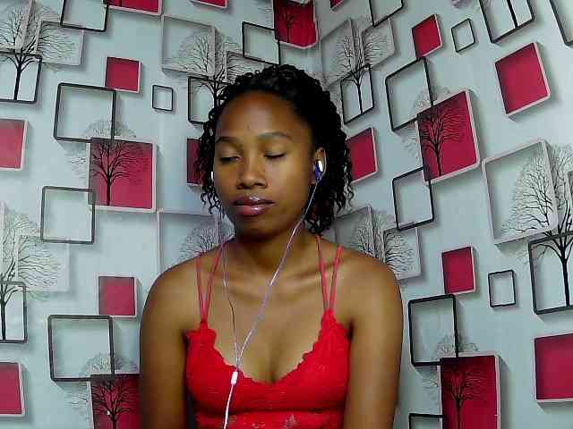 Larah00 Live Webcam on BongaCams