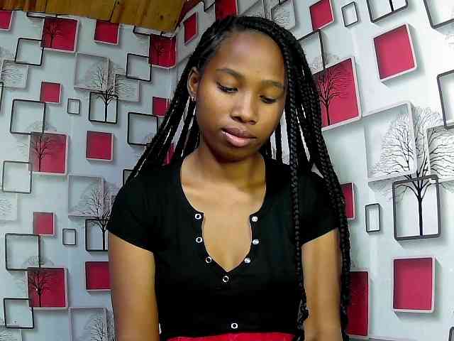 Larah00 webcam