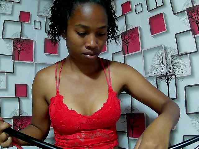 Larah00 webcam