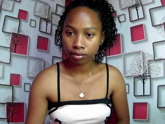 Larah00 webcam