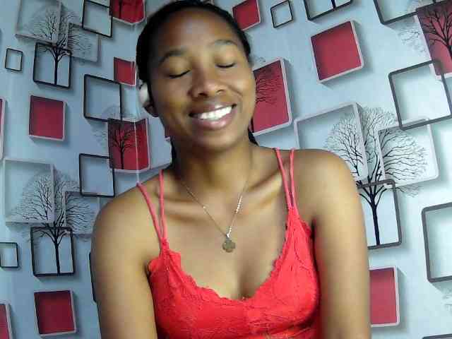 Larah00 webcam