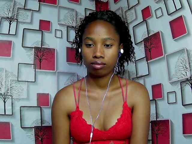Larah00 webcam
