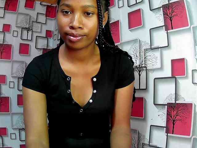 Larah00 webcam