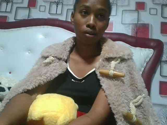 Larah00 webcam