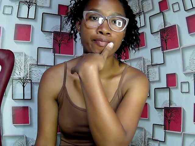 Larah00 webcam