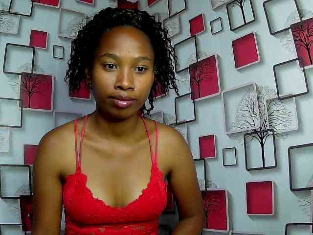 Larah00 webcam