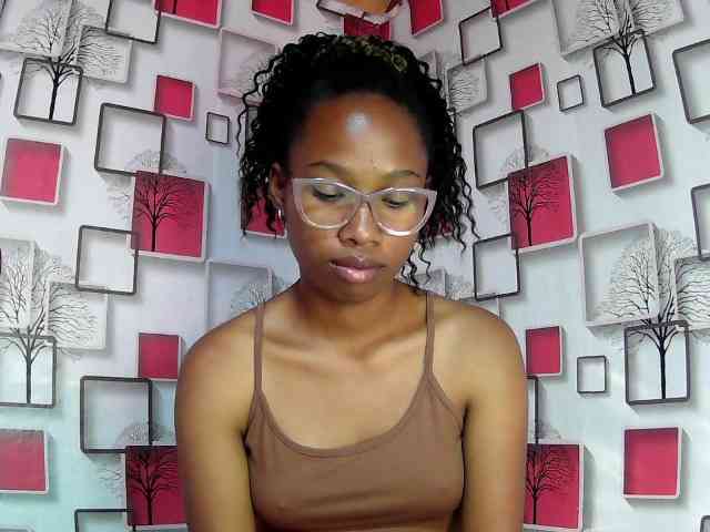 Larah00 webcam