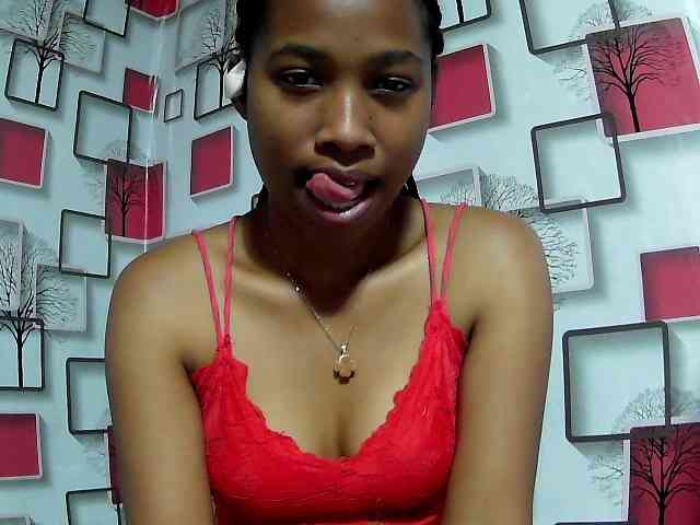 Larah00 webcam