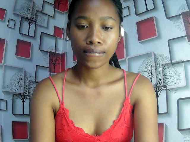 Larah00 webcam