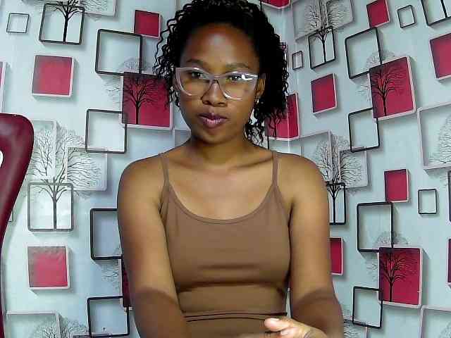Larah00 webcam