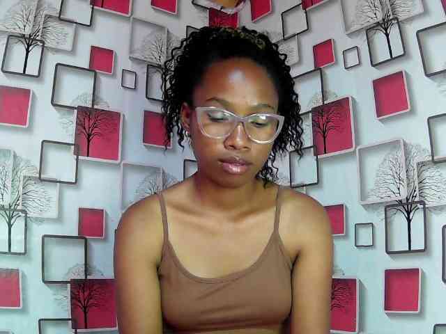 Larah00 webcam