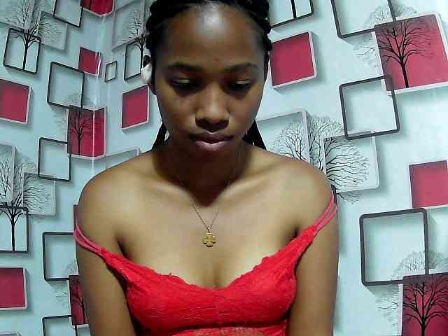 Larah00 webcam