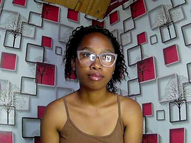 Larah00 webcam