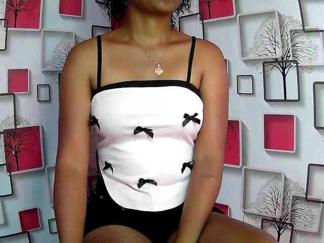 Larah00 webcam