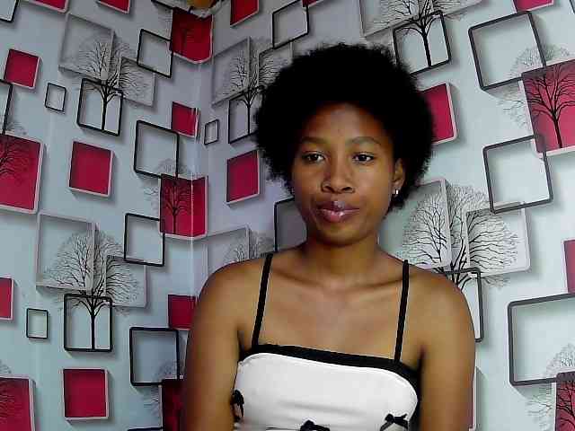 Larah00 webcam