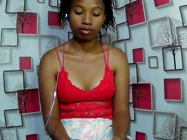 Larah00 webcam