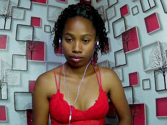 Larah00 webcam