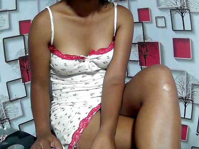 Larah00 webcam