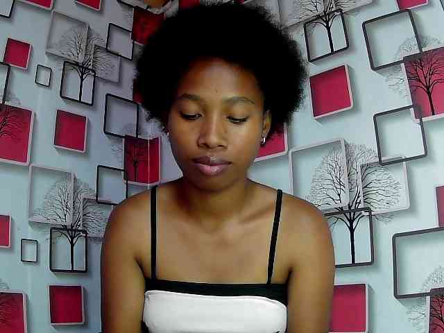 Larah00 webcam