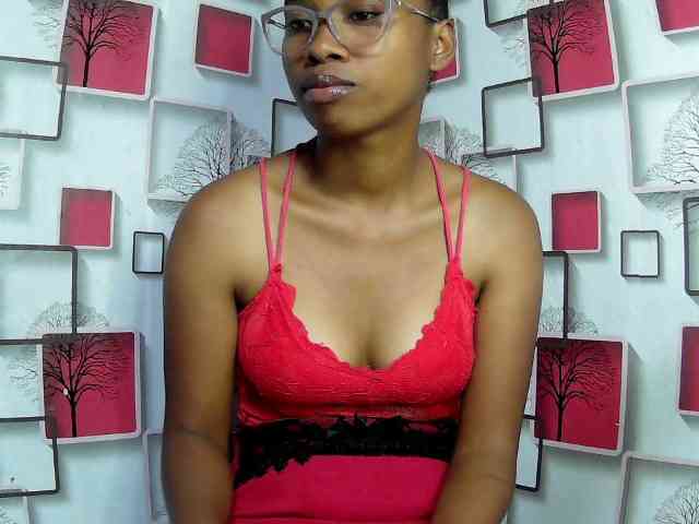 Larah00 webcam