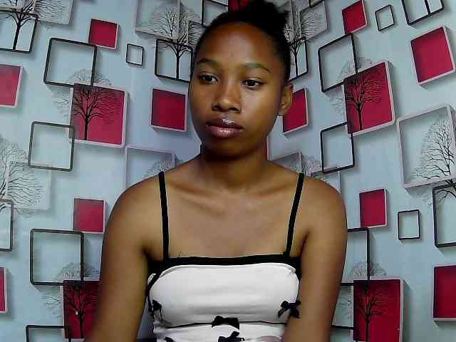 Larah00 webcam